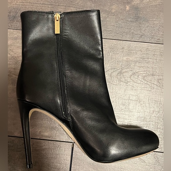 NWOT LOUISE ET CIE heel Booties! - Picture 14 of 17